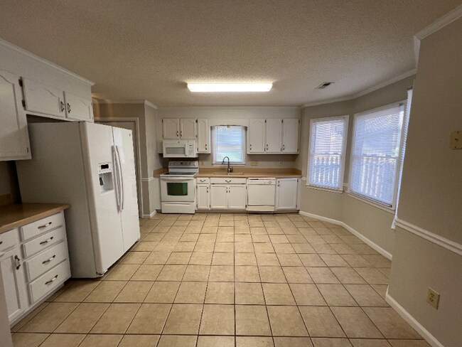 Building Photo - 3012 River Ridge Dr