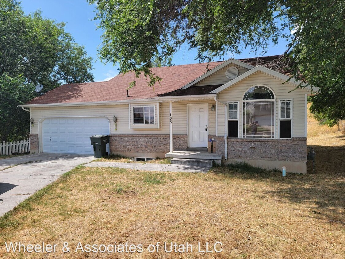 Primary Photo - 3 br, 2 bath House - 183 N Iowa Ave.