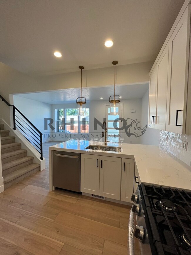 Photo - 4634 Locust Hls Ct Townhome