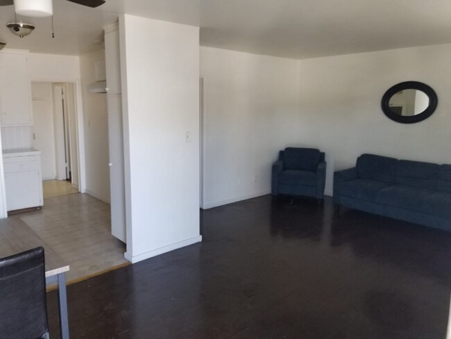 Foto del edificio - 14811 Vanowen St