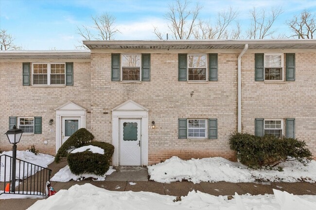 Available now, 3B/2.5B Two Story Townhome in Butler Park! - Available now, 3B/2.5B Two Story Townhome in Butler Park!