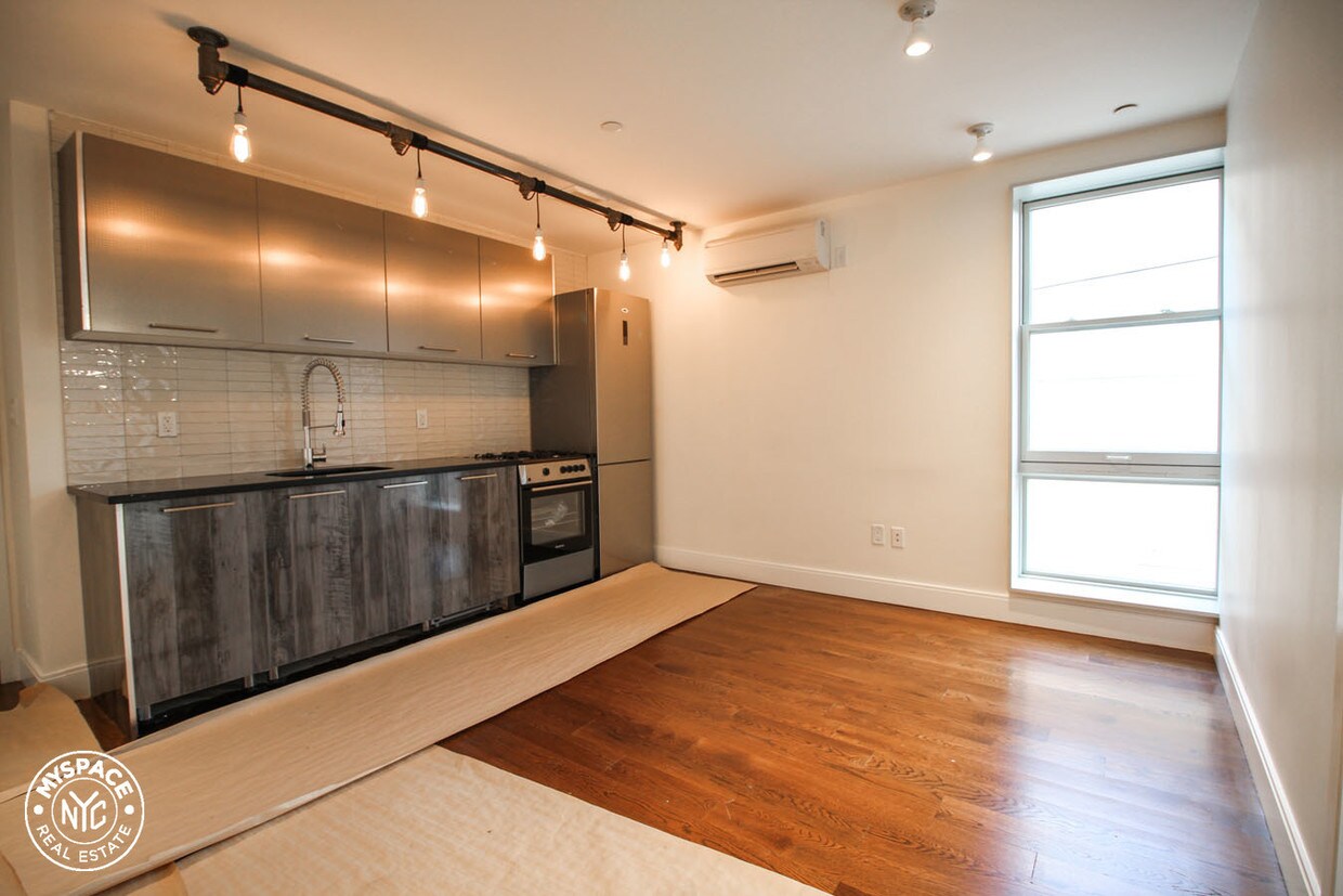 Primary Photo - 132A Stanhope St