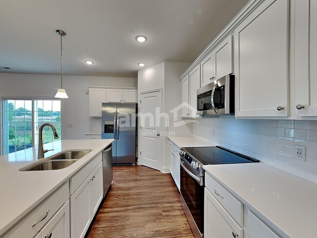 Building Photo - 1004 Castor Dr
