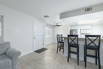Building Photo - 520 Turtleback Rd