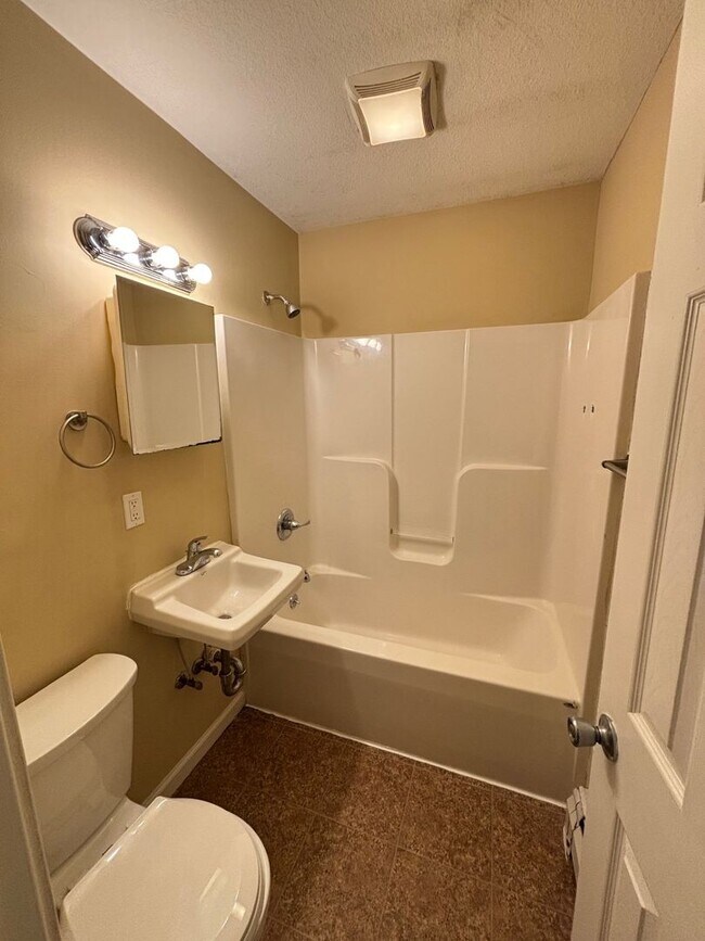 Foto del edificio - 1203 N Coler Ave