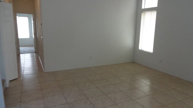 Foto del edificio - CUL-DE-SAC HOME/WITH COMMUNITY POOL IN GATED COMMUNITY