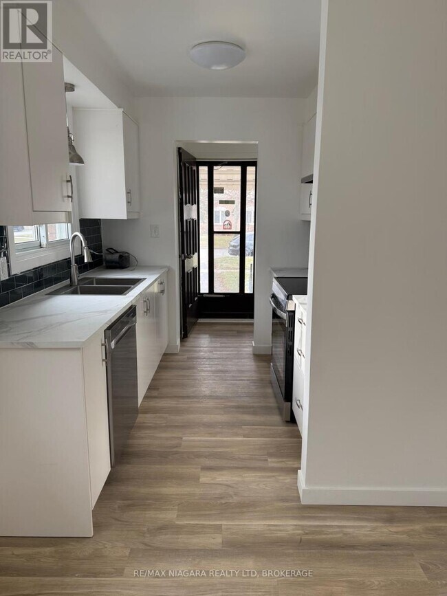 Building Photo - 8006 Paddock Trail Dr