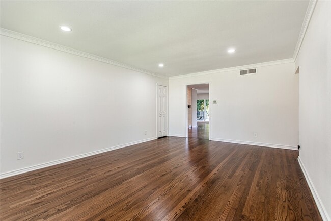 Photo - 6737 Lakefair Cir House