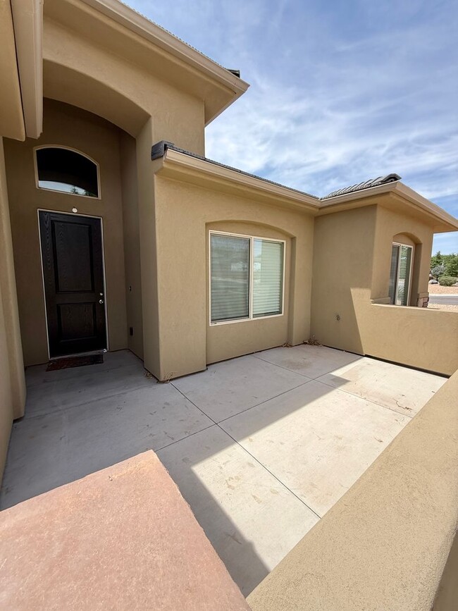 Building Photo - 4 Bedroom Home for Rent
