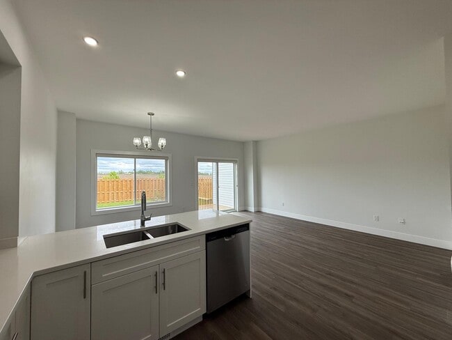 Building Photo - 8405-700-79A 79a St