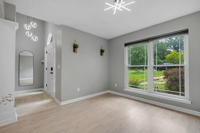 Building Photo - 4916 Heathe Dr