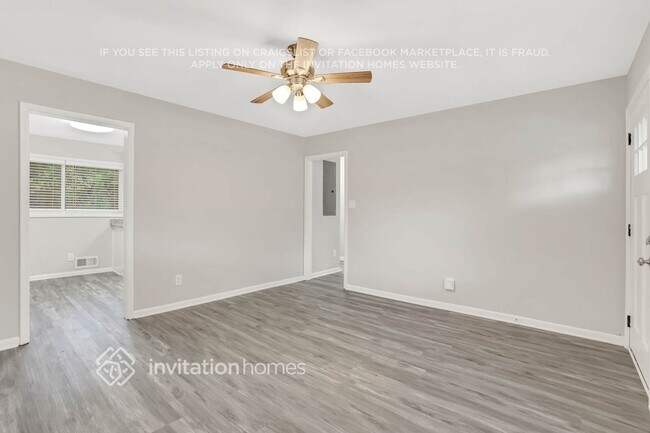 Building Photo - 2833 Altaview Dr SE