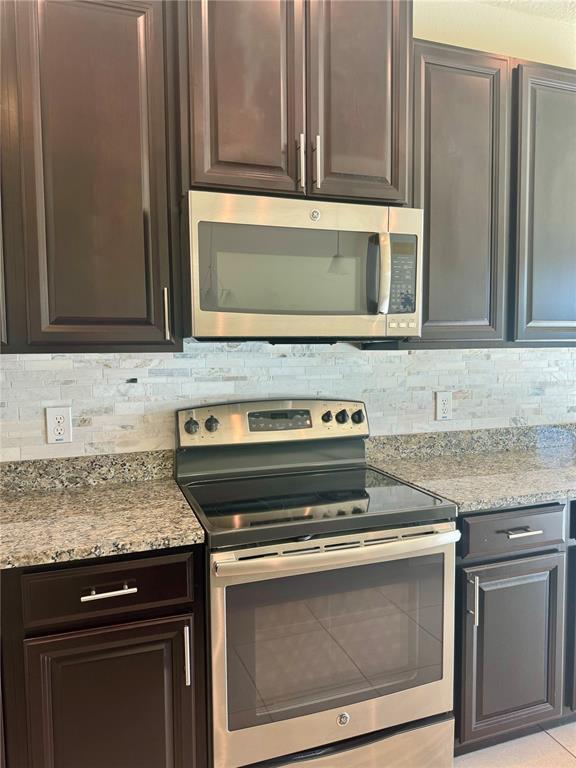 Foto del edificio - 7629 Aloma Pines Ct