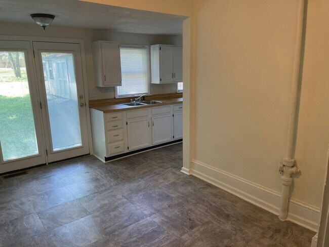 Building Photo - Adorable Two Bedroom Home in Plaza Midwood!