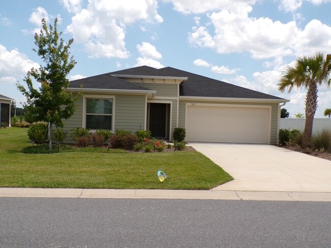 Building Photo - 4 Bedroom Home