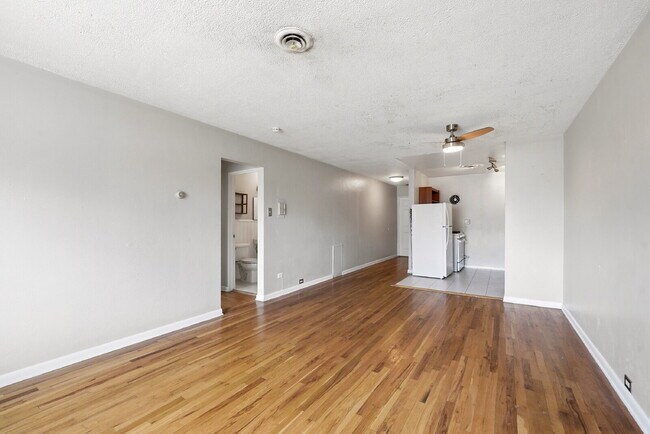 Foto del edificio - $1,580.95 with $300 off the first month's rent, 1 Beds - 1 Bath, Condo in Denver with Onsite Laun...