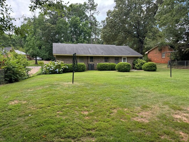 Building Photo - Great location in Auburn!