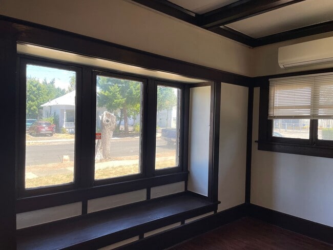 Building Photo - Beautiful Wood Details-Charming 1 Bedroom 1 Bath