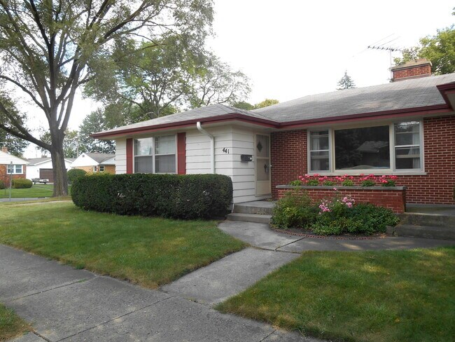 Foto del edificio - 441 N Brockway St