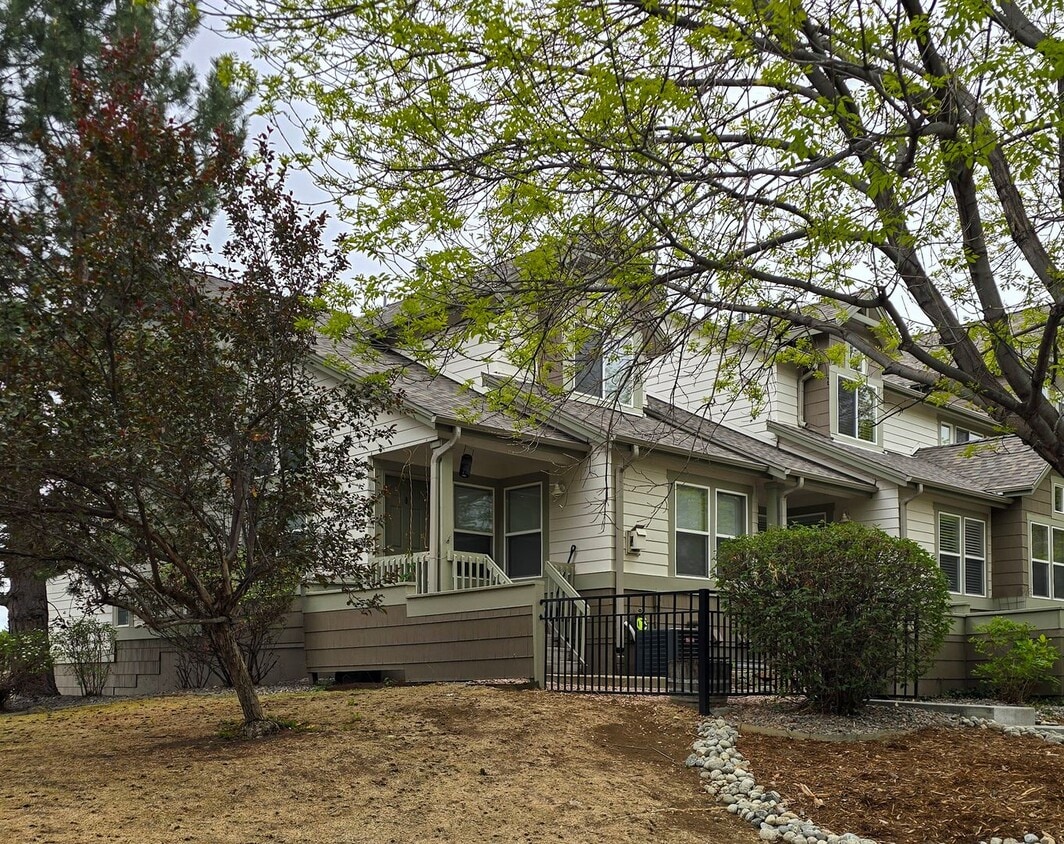 Indian Peaks Rowhouse w/attached garage - Indian Peaks Rowhouse w/attached garage