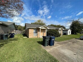 Building Photo - 1521 Hillside Dr