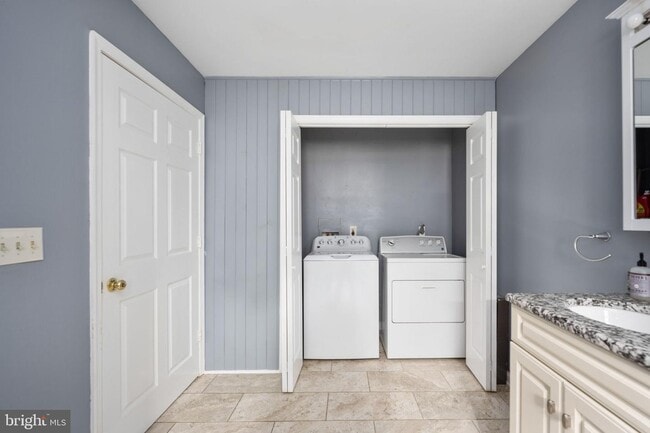 Building Photo - 57 Ringgold Rd