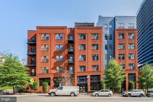 Building Photo - 1411 Key Blvd