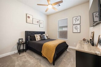 Building Photo - 5622 Vintage Oaks Ln