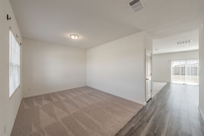 Foto del edificio - Like new 4 bedroom 2.5 bath in Villages of...