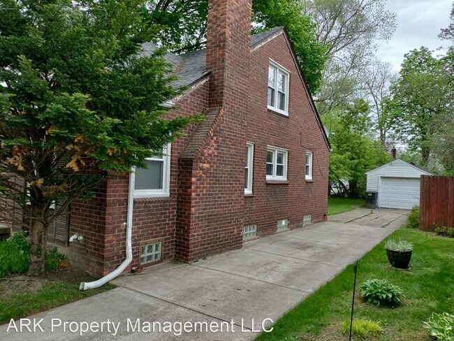 Foto del edificio - 3 br, 1.5 bath House - 17920 Redfern