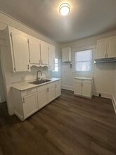 Building Photo - 617 Pender St