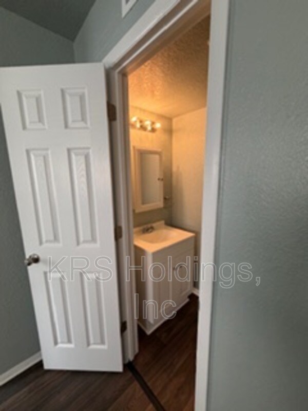 Foto del edificio - 4317 Newsome Dr