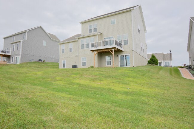 Foto del edificio - 710 Jefferson Cir NW