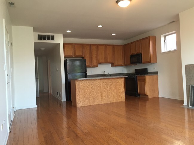 Building Photo - 808 W University Ln