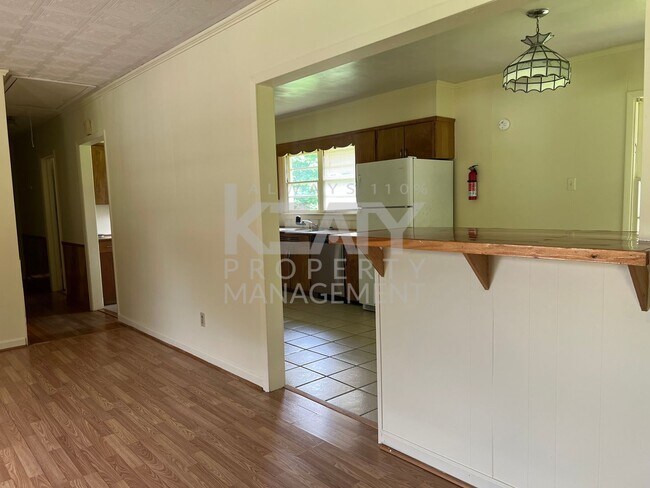 Foto del edificio - 3 Bedroom, 2 Bathroom House is Available Now!