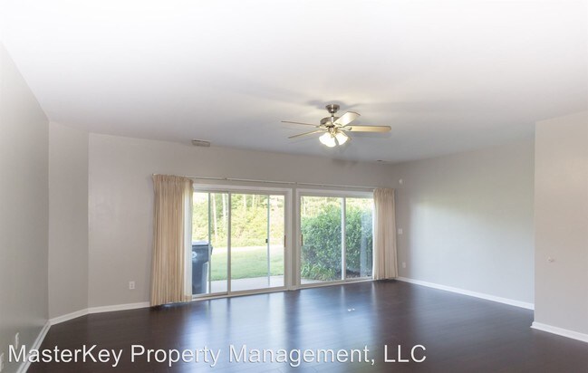 Building Photo - 3 br, 2.5 bath House - 302 Walnut Woods Drive