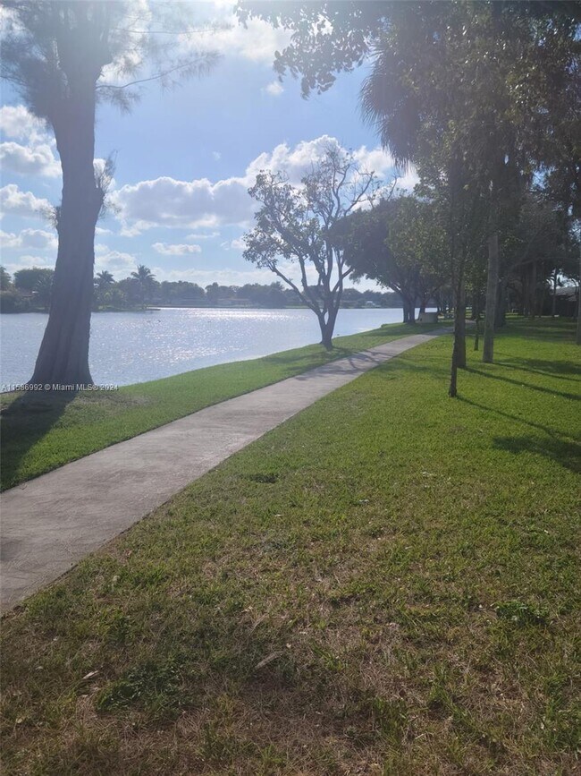 Foto del edificio - 2310 Plum Ct