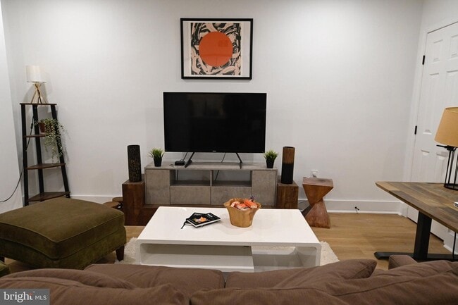 Building Photo - 1230 Penn St NE