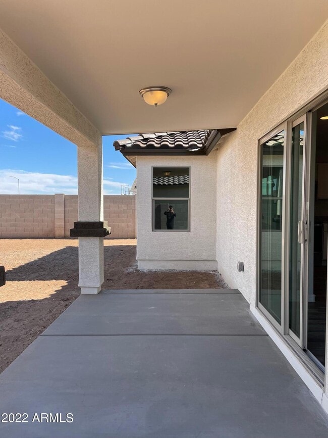 Building Photo - 2062 E Julian Dr