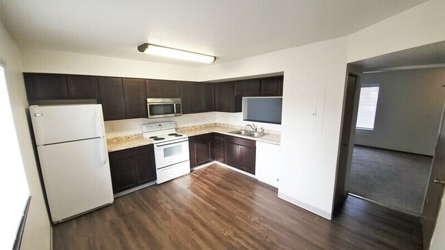 Building Photo - 412 N 18th Ave