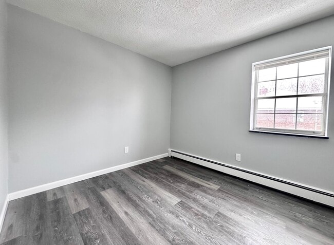 Building Photo - Silver Lake Apartments