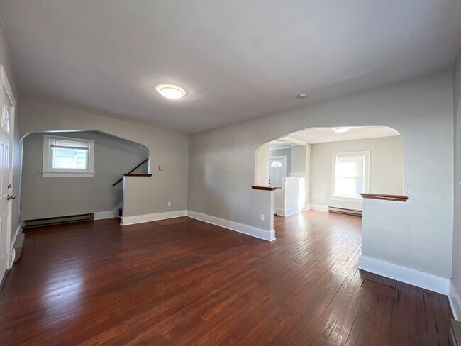 Foto del edificio - Lovely Leo :  **MOVE IN SPECIAL**