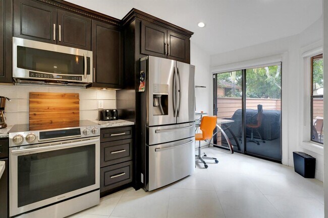 Foto del edificio - 3789 Blue Ridge Rd