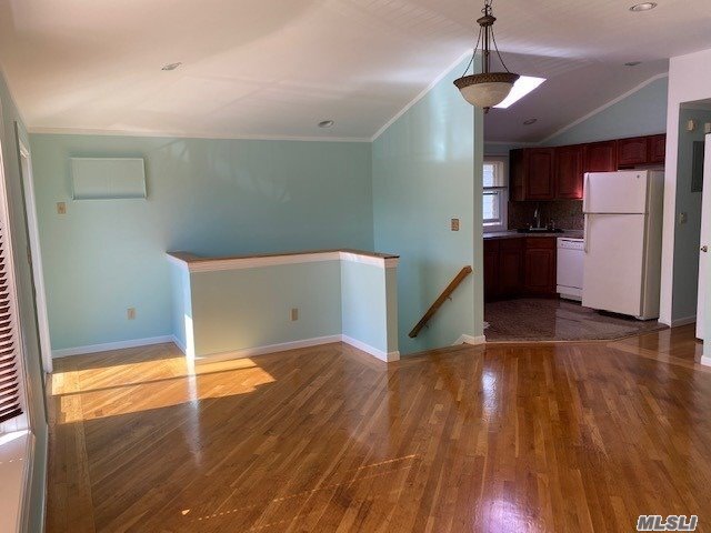 Building Photo - 15-23-23 Utopia Pkwy