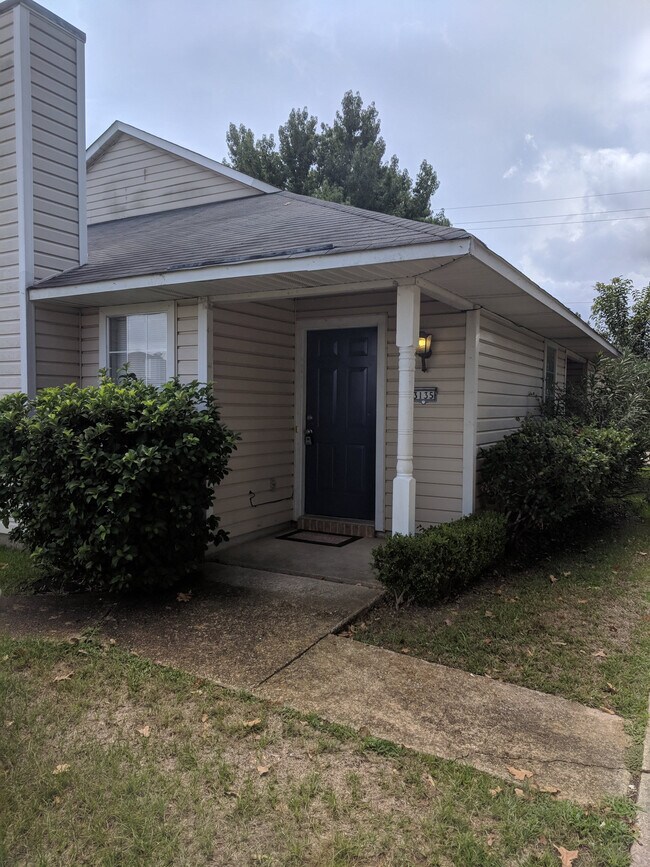 Foto del edificio - 3135 Cedar Creek Dr