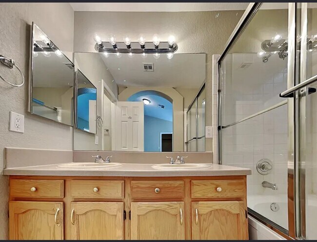 Foto del edificio - 5709 Heatherwood St