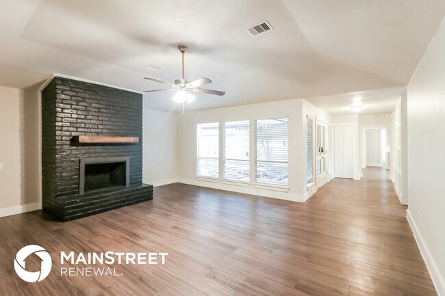 Foto del edificio - 4515 Sylvan Glen Dr