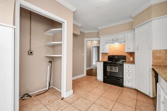 Building Photo - 415 10th Ave N