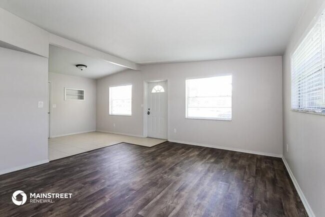 Building Photo - 1911 3rd Ave E, Bradenton, FL 34208