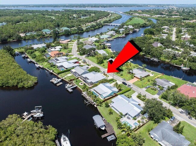 Foto del edificio - 562 SW Pine Tree Ln
